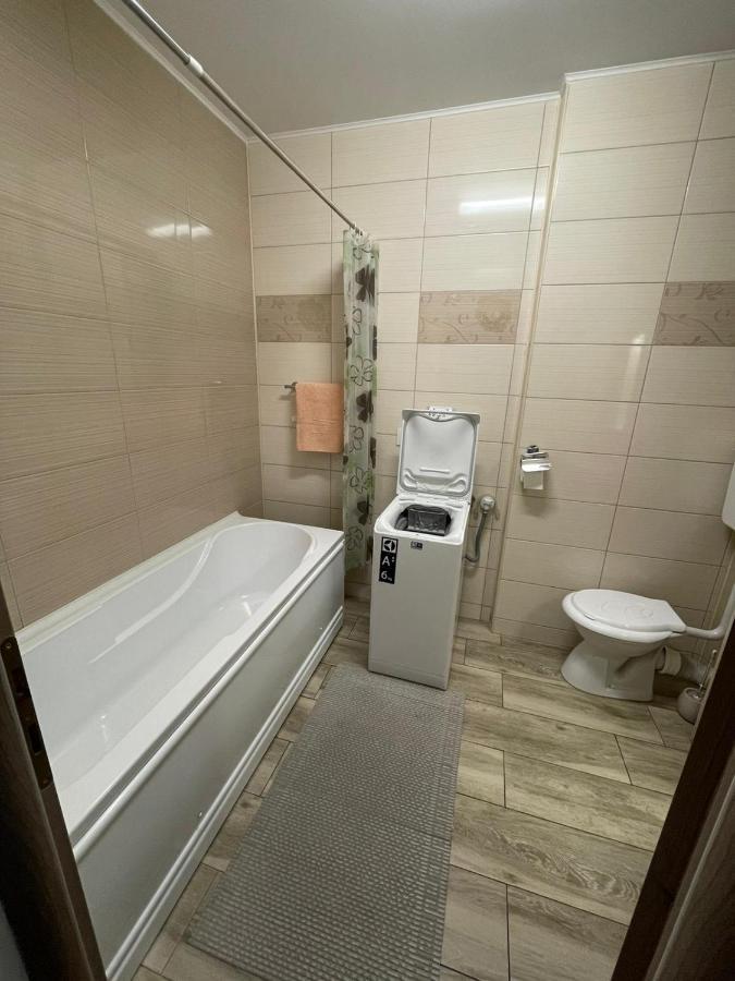 Hanna'S Apartament Oradea Bagian luar foto